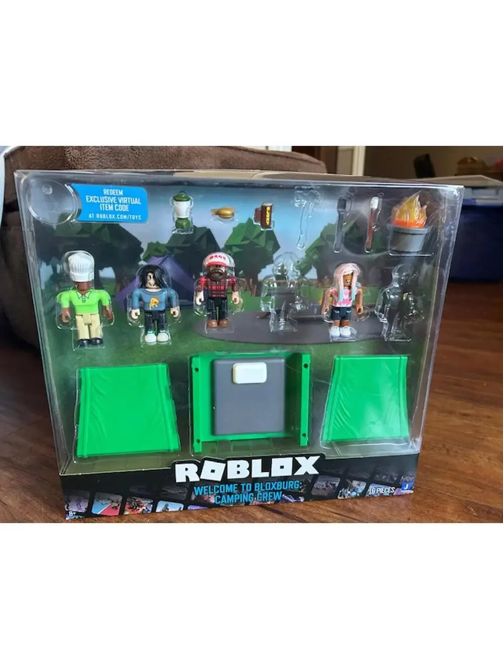 Roblox Welcome to Bloxburg Camping Crew 16-Piece Figure Set